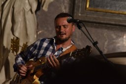 30. 7. 2018 "PAMĚŤ PÍSNIČKÁŘŮ - KŘEHKÉ PÍSNĚ"